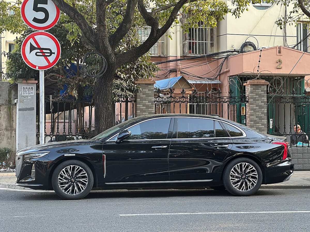 Hongqi H5 второго поколения — экстерьер после обновления не менялся