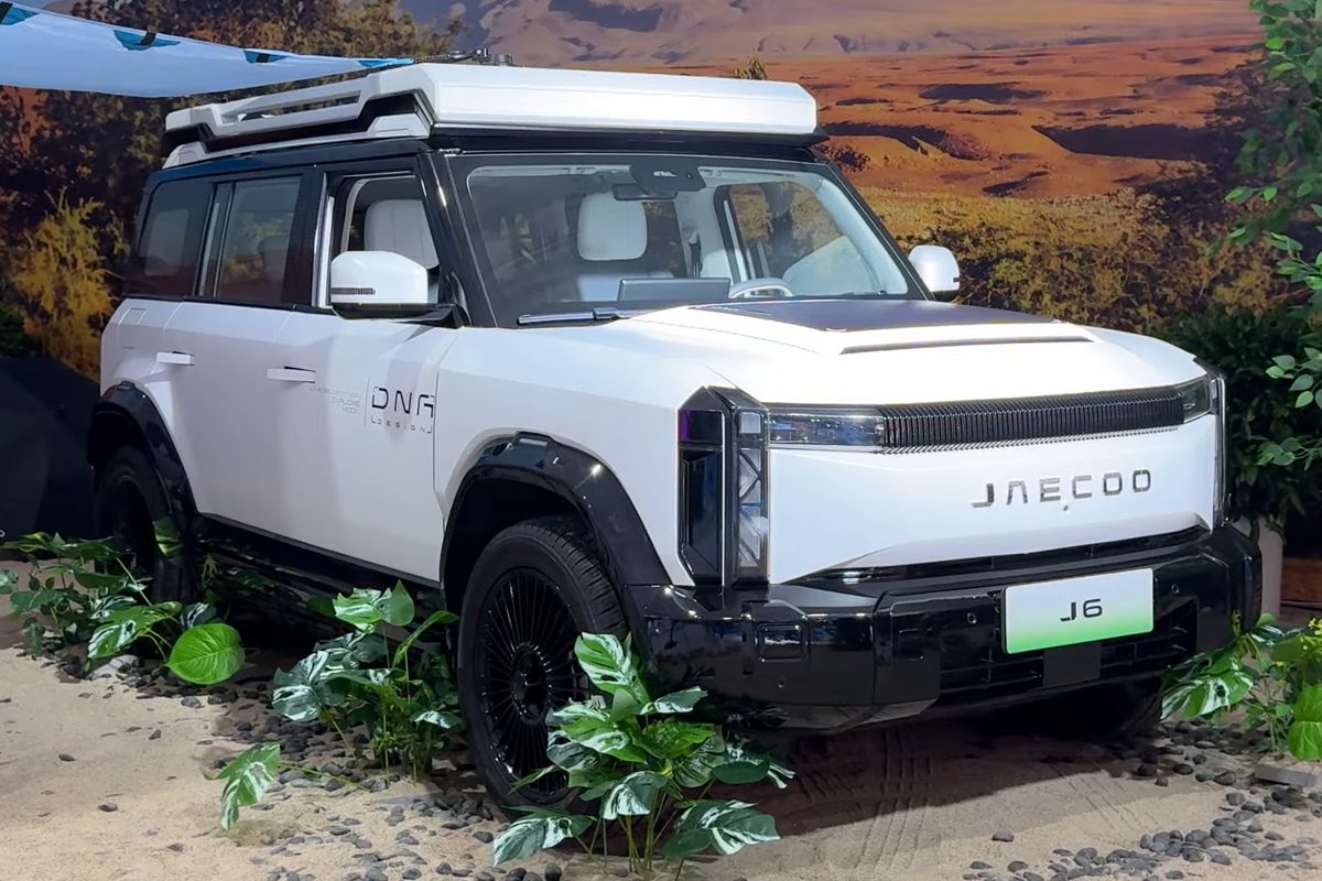 Кроссовер Jaecoo J6 — модель, которая в России продаётся под именем Jeland J6 с локальными шильдиками