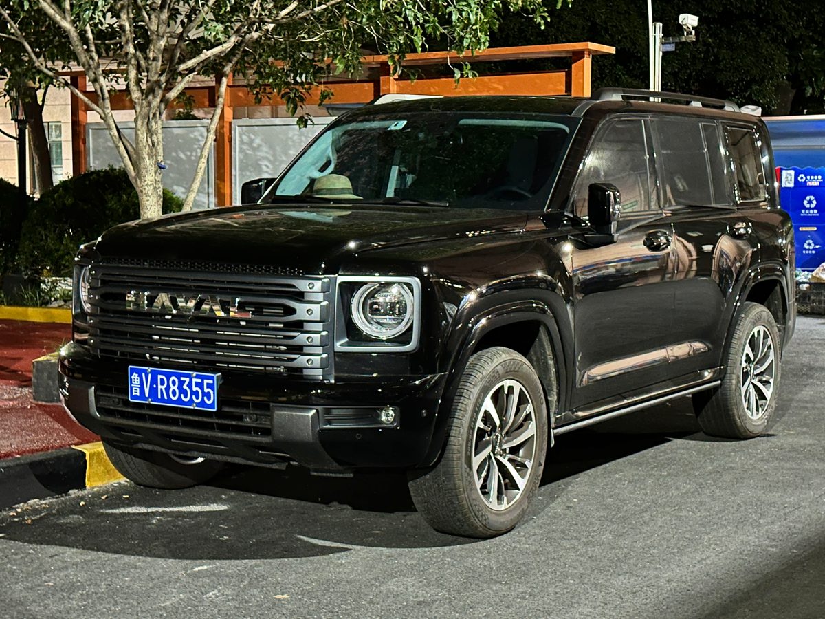 Haval H9 второго поколения на стоянке