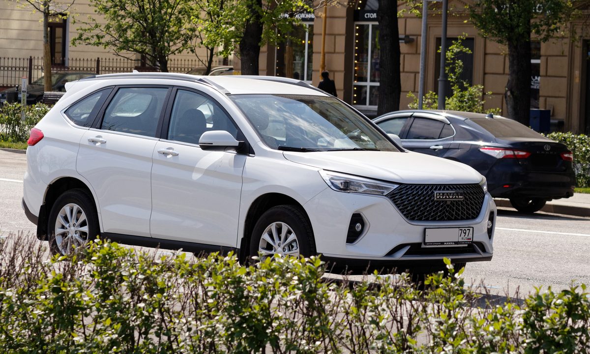 Haval M6 спереди: решётка радиатора и фары, Москва, май 2026 года