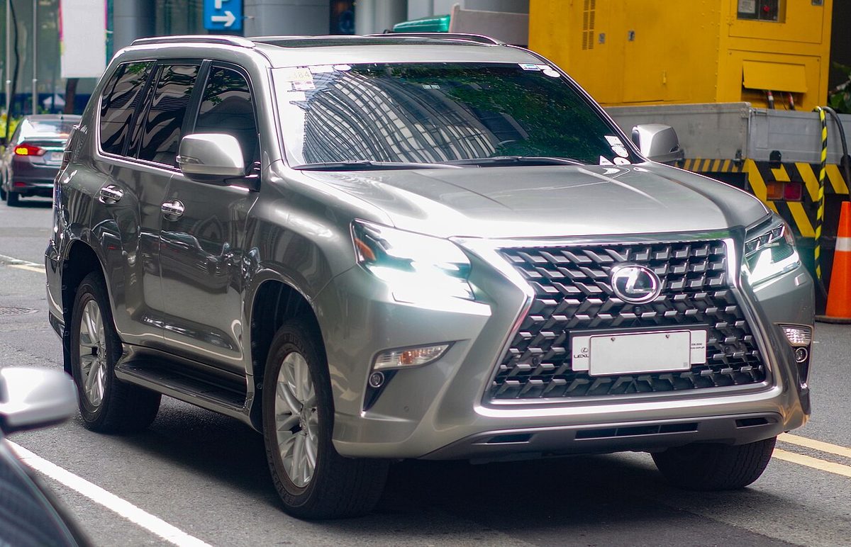 Lexus GX 460 — модель, которую по такой схеме изъяли у покупателя (на фото другой автомобиль)